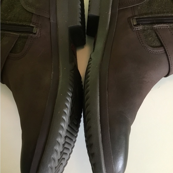 UGG WATERPROOF BOOTS - Picture 8 of 13